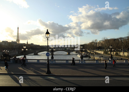 Pont Alexandre III (entworfen von den Architekten Rιsal und Alby und Baujahr 1896-1900), Paris, Île-de-France, Frankreich Stockfoto