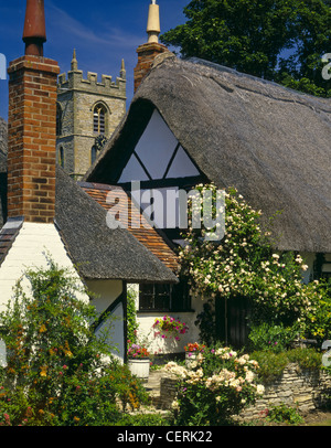 Eine strohgedeckte Hütte am Welford Upon Avon. Stockfoto