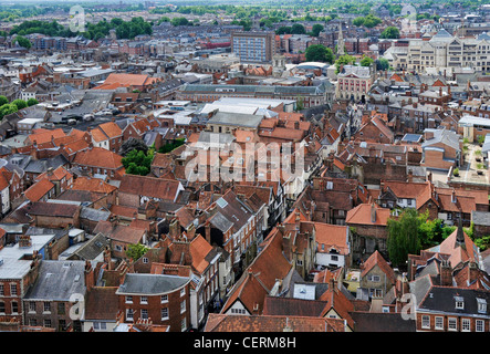 Die Dächer der Stadt York, York Minster zeigt viele der roten Ziegeldächern entnommen Stockfoto