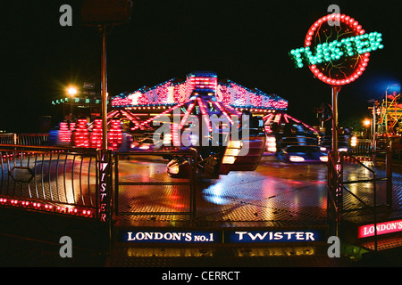 Ein Twister Fahrt auf einer Londoner Messegelände. Stockfoto