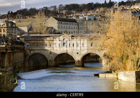 die Pulteney-Brücke über den Fluss Avon in Bad gilt als eine der schönsten Palladio Brücken in der Welt Stockfoto