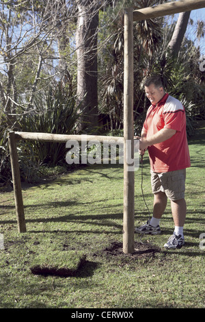 Feder Schaukel Frühling ist endlich da und wir genießen noch einmal unsere Gärten unserer Familien warum nicht folgen Sie diesen einfachen Schritten und Stockfoto