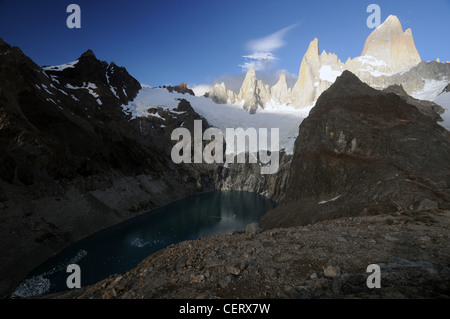 Morgenlicht auf Monte Fitz Roy (El Chalten), über dem Lago Sucia, Nationalpark Los Glaciares, Patagonien, Argentinien Stockfoto