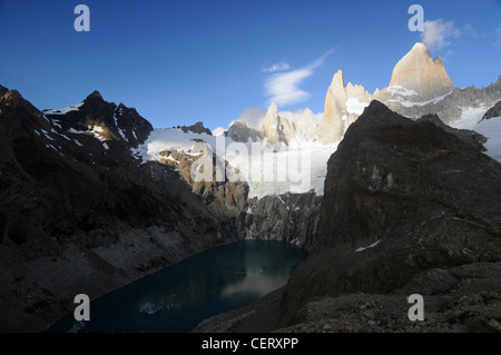 Morgenlicht auf Monte Fitz Roy (El Chalten), über dem Lago Sucia, Nationalpark Los Glaciares, Patagonien, Argentinien Stockfoto