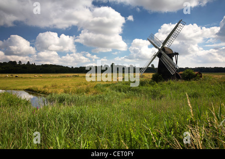 Herringfleet Windmühle auf dem Norfolk und Suffolk Broads. Stockfoto