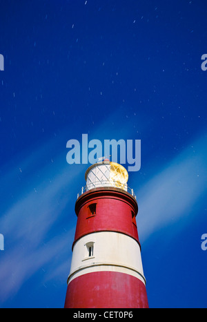 Happisburgh Leuchtturm in der Nacht an der Küste von Norfolk. Stockfoto