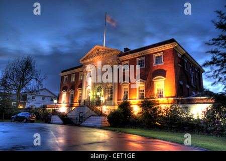 Abenddämmerung am Rathaus Warrington Cheshire England UK Stockfoto