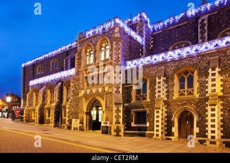 Die Guildhall in Norwich Stadtzentrum zu Weihnachten beleuchtet. Stockfoto