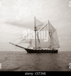 Klaraborg, erbaut 1859, ein Gaffelkettschiff, baltisches Handelsschiff unter Segel im Südpazifik 1976. Die 'Klaraborg' brannte vor Anker. Stockfoto