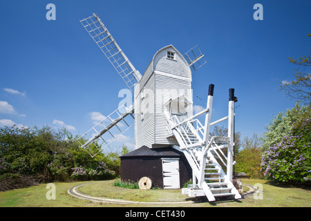 Holton Post Mühle aufgeführt ein 18. Jahrhundert Grad II post Mühle, die als Wahrzeichen im Dorf Holton St. Pet wurde restauriert Stockfoto