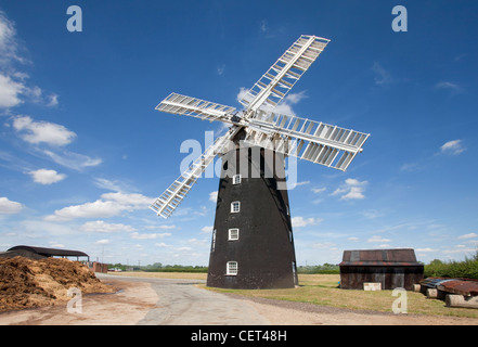 Pakenham Windmühle 1831 gebaut ist eine Denkmalgeschützte Turm Mühle in den 1950er Jahren vollständig restauriert. Mehl ist nach wie vor Ort in der Mühle Stockfoto