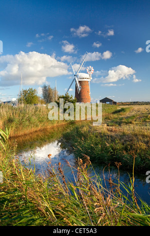 Horsey Windpumpe, einer restaurierten Entwässerung Mühle auf den Norfolk Broads. Stockfoto