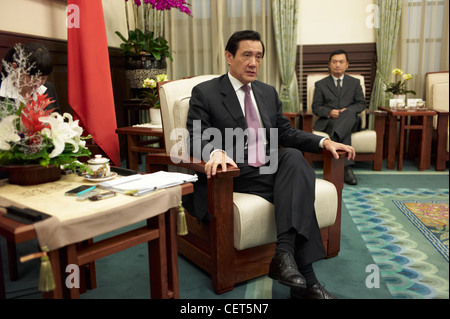 Aktuelle taiwanesischen Präsidenten Ma Ying Jeou im Interview mit der New York Zeit-Reporter Andrew Jacobs über seine Kampagne zur Wiederwahl zur Verfügung. Stockfoto