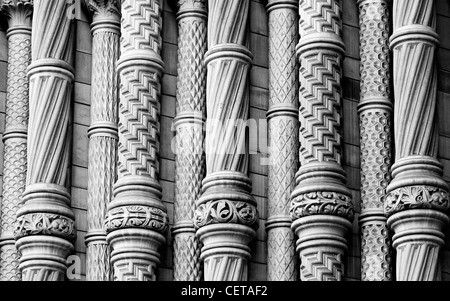 Romanesque Architektur auf den großen Auftritt des Waterhouse-Gebäudes des Natural History Museums. Stockfoto