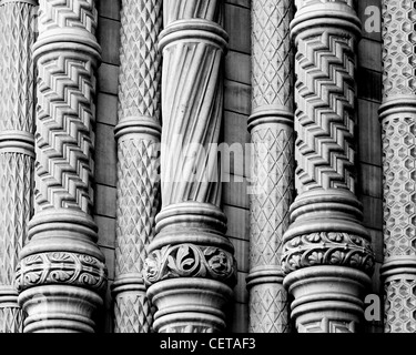 Romanesque Architektur auf den großen Auftritt des Waterhouse-Gebäudes des Natural History Museums. Stockfoto