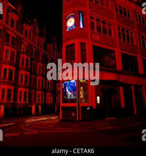 Die Efeu-Restaurant in der Nacht. Im Jahre 1917 eröffnet und noch Londons berühmtesten Restaurant mit einer sechsmonatigen Warteliste für eine Tabelle. Stockfoto