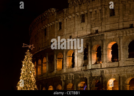 Kolosseum an Weihnachten Zeit, Rom, Latium, Italien Stockfoto