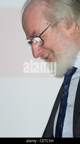 Professor David Crystal, Linguist und Autor zahlreicher sozio-linguistische Bücher bei einem Vortrag im Jahr 2012 Stockfoto