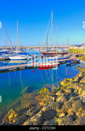 Yachten im Hafen von Howth in Irland angedockt Stockfoto