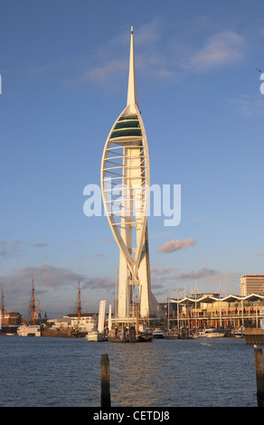 Spinnaker Tower und Gunwharf Quays angesehen von Old Portsmouth. Hamsphire. England Stockfoto