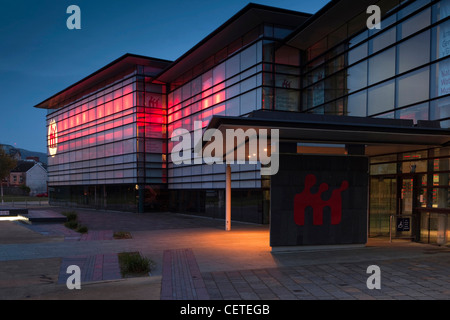 Großbritannien, Wales, Swansea, Seeviertel, National Waterfront Muesum Eingang in der Nacht Stockfoto