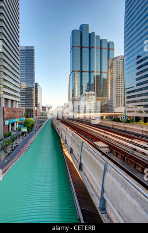 Sathorn - Chongnonsi Kreuzung in Bangkoks Central Business District Stockfoto