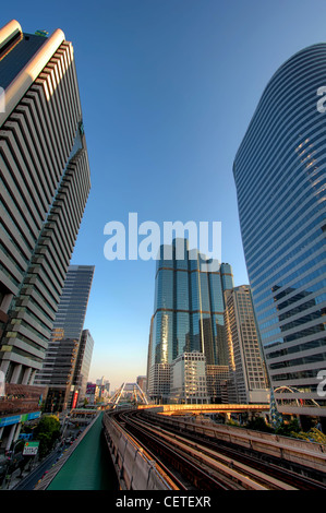 Sathorn - Chongnonsi Kreuzung in Bangkoks Central Business District Stockfoto