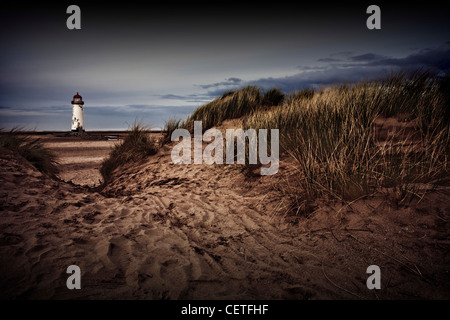 Ein Blick von den Sanddünen Talacre Leuchtturm. Stockfoto