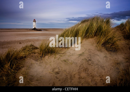 Ein Blick von den Sanddünen Talacre Leuchtturm. Stockfoto