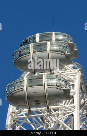 Nach oben auf das London Eye. Offiziell ist es der weltweit beliebteste Touristenattraktion, beliebter als die Statue Libe Stockfoto