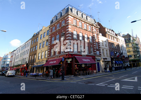 Mit Blick auf die Ecke der Old Compton Street und Dean Street. Old Compton Street benannt nach Henry Compton, die Gelder Stockfoto