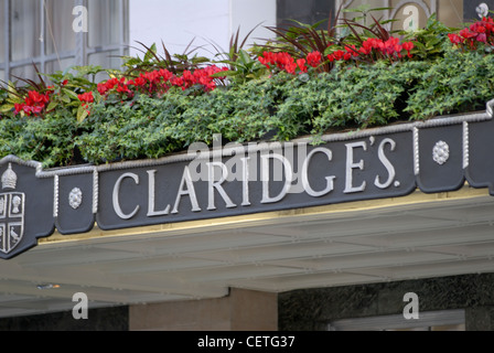 Claridge es Fassade. Claridge es blühte nach dem ersten Weltkrieg aufgrund der Nachfrage von Aristokraten, die nicht mehr eine L gepflegt Stockfoto