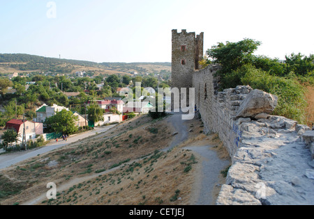 Ukraine. Die autonome Republik Krim. Feodossija. Genuesische Festung. 14. Jahrhundert. Turm. Stockfoto