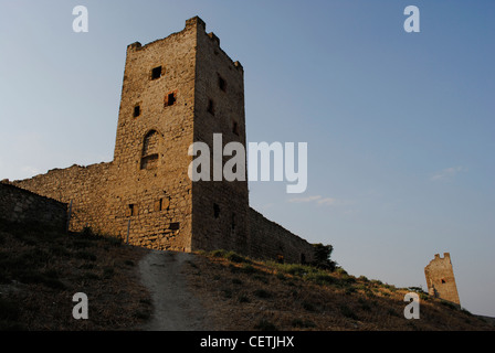 Ukraine. Die autonome Republik Krim. Feodossija. Genuesische Festung. 14. Jahrhundert. Turm. Stockfoto