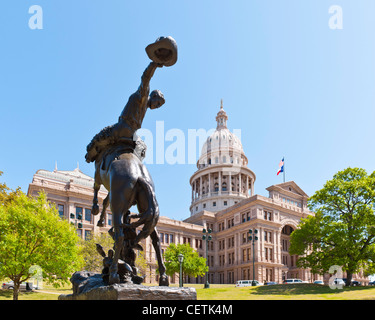 Texas Cowboy Statue & State Capitol, Austin, TX Stockfoto