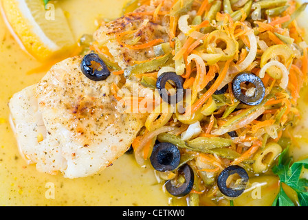 Leckerer Fisch Zander mit Gemüse-mix Stockfoto