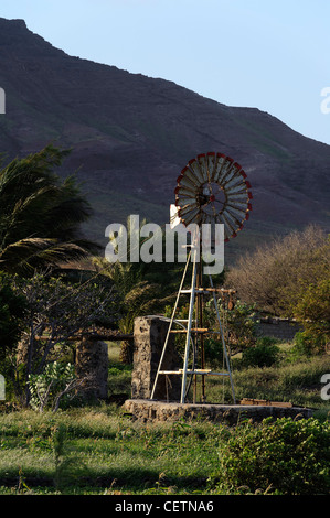 Wasserpumpe, Tal Mindelo-Calhau, Sao Vicente, Kapverdische Inseln, Afrika Stockfoto