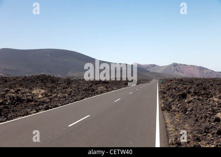 Straße durch den Nationalpark Timanfaya Lanzarote Stockfoto