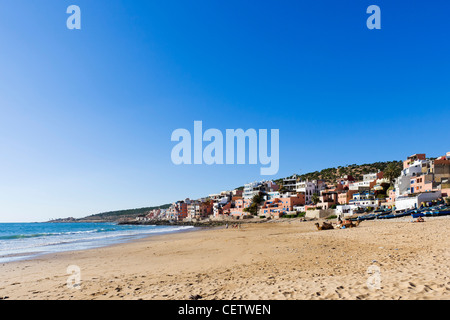 Stadtstrand in Taghazout, nördlich von Agadir, Marokko, Nordafrika Stockfoto