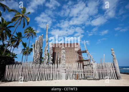 Tikis im Pu'uhonua O Honaunau (Ort der Zuflucht) National Park, Big Island Hawaii Stockfoto