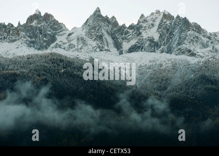 Schnee-bedeckten Bergen Stockfoto