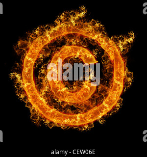 Feuerzeichen Copyright auf schwarzem Hintergrund Stockfoto