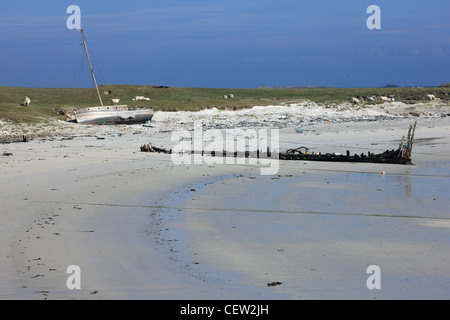 Die Überreste von Mary Stewart. eine 64 Fuß Doppel Topsail Schooner erbaut 1868 am Scarinish Strand auf Tiree in Schottland Stockfoto