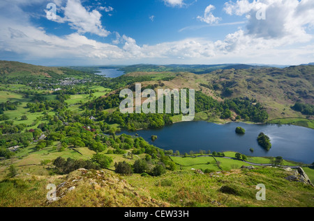 Rydal Wasser und Windermere in der Ferne von Nab Narbe. Lake District National Park. Cumbria. England. VEREINIGTES KÖNIGREICH. Stockfoto