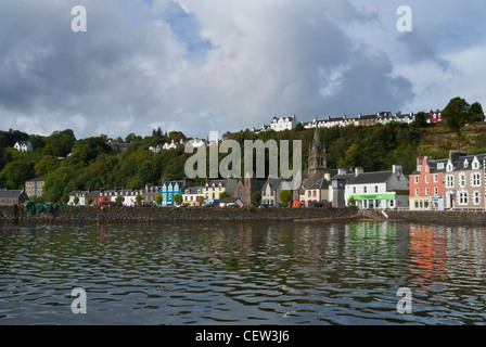 Uferpromenade des Hafens in Tobermory auf der Isle of Mull Stockfoto