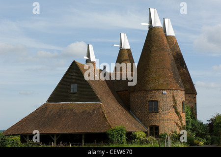 Oast Häuser sind ziemlich schwer zu finden in Kent jetzt und viele von ihnen wurden in Gehäuse wie diese am Chiddingstone aufgenommen. Stockfoto