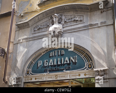 Ladenfront in Lucca, Toskana, Italien. Stockfoto