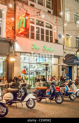 Bar Italia in der Nacht in Soho, London, England, UK Stockfoto