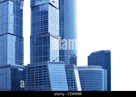 Moderne Wolkenkratzer isoliert auf weißem Hintergrund Stockfoto