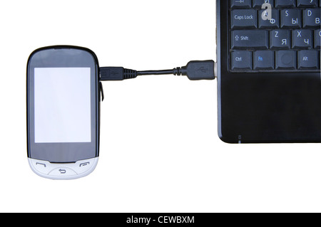 Verbinden. Laptop und Handy-Konzept auf weißem Hintergrund. Stockfoto